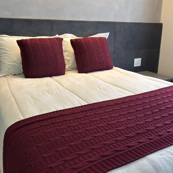 Kit Manta Peseira de Tricot + Capas de Almofada para Cama e Sofá Cama Casal Queen Decoração FIRENZE