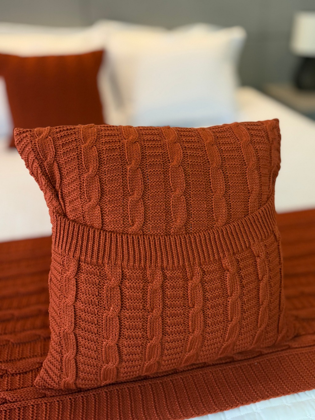 Kit Manta Peseira de Tricot + Capas de Almofada para Cama e Sofá Cama Casal Queen Decoração FIRENZE